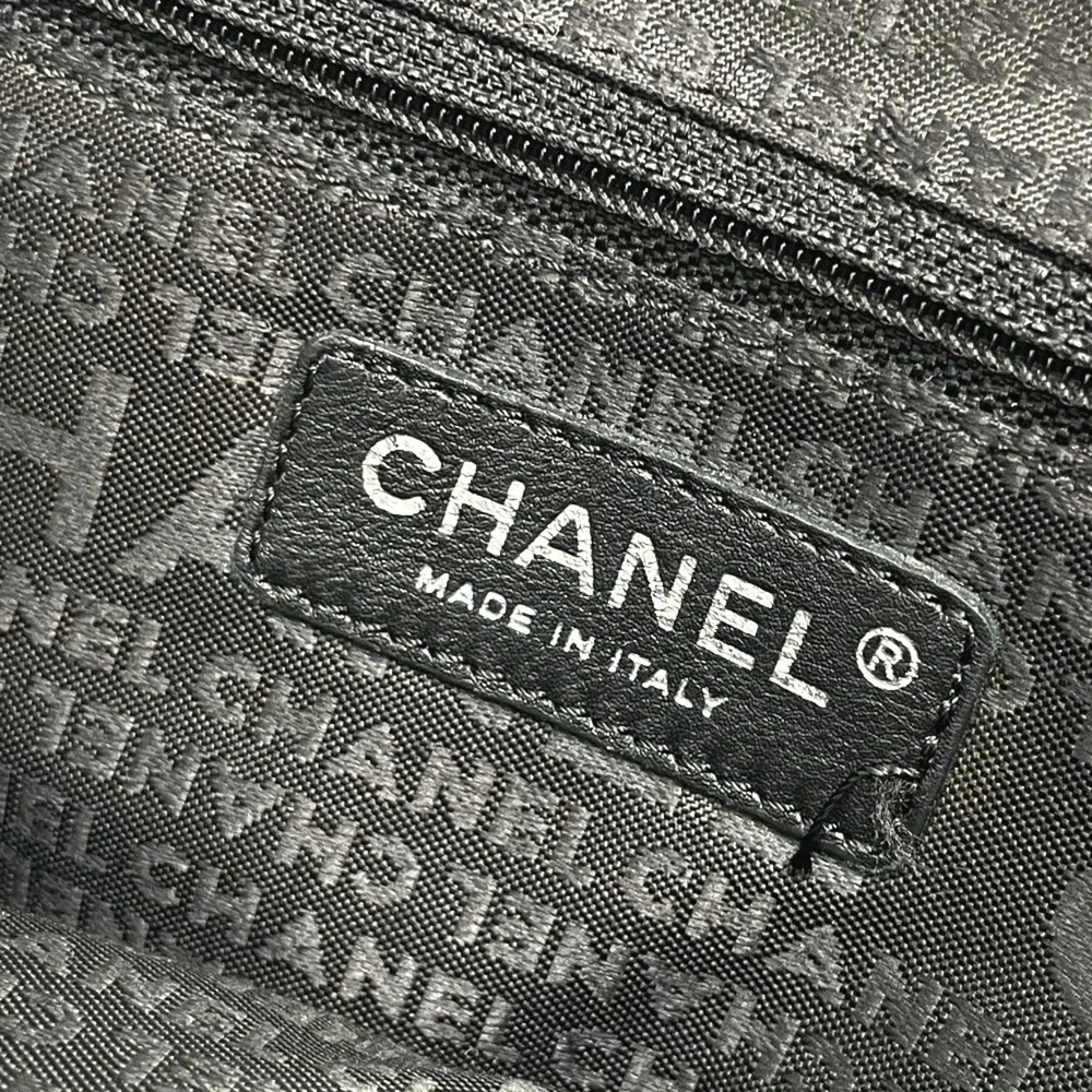 CHANEL Gray Shoulder Bag